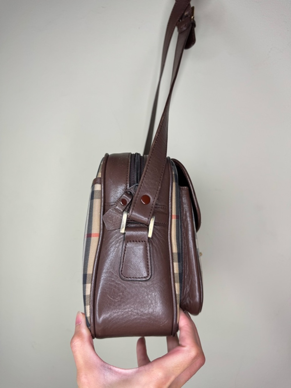 Burberry Beige Crossbody Bag with Brown Trim - Picture 5 of 12